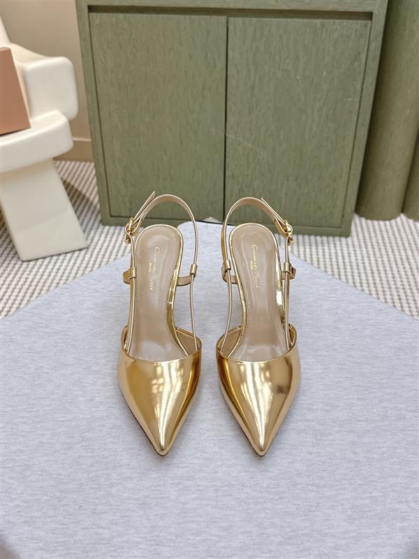 2025112810123832 300